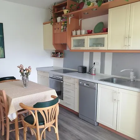 Comfy And With Bikes דירה בוהין